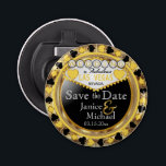 Abrebotellas Guardar el estilo de fecha Las Vegas - Amarillo<br><div class="desc">¿Te vas a casar pronto? Una forma divertida y única de anunciar sus planes bodas. Guarde la fecha para su Boda un Abridor de botella listo para su personalización. Con las palabras "Save the Date" en un estilo de Las Vegas en un diseño falso metálico de oro, amarillo y negro....</div>