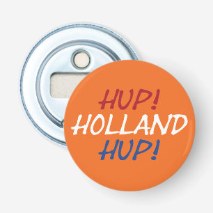 Abrebotellas Hup Holland colgado sobre la bandera de la NLD en