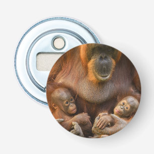 Abrebotellas Madre de Orangutan sosteniendo dos bebés