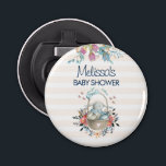 Abrebotellas Momma Bunny en Baby Shower de Basket & Tulip Flora<br><div class="desc">Un acogedor abrebotellas para una ducha para bebés. Patrón rayado de color blanco y de color blanco. Un ilustracion digital hecho con acuarelas. Un conejo encantador con un vestido azul sentado en una cesta rodeada de huevos. Las mariposas revolotean alrededor de la cesta decorada con un florido ramo. Flores de...</div>