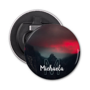 Abrebotellas Monograma de nubes, niebla y montañas quemadas