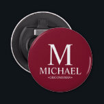 Abrebotellas Monograma y nombre de Groomsman personalizado<br><div class="desc">Regalos Groomsman personalizados modernos con monograma personalizado,  nombre del groomsman y título en blanco clásico estilo de letra serif sobre fondo rojo burdeos. También perfecto para el Mejor Hombre,  Padre de la Novia y más.</div>
