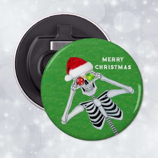 Abrebotellas navidades divertidos Skeleton Santa Hat Ornamentos (Funny Merry Christmas Skeleton ornament eyeballs Santa Hat on green magnet bottle opener.)