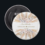 Abrebotellas Rosa Rosa Rosa Rosa Rosa Blanca Orquídea Pampas Bo<br><div class="desc">Diseño único y elegante con rosas color agua rosado,  orquídea blanca,  hojas secas de pasto desértico,  sobre fondo blanco. Utilice la herramienta Personalize para agregar su información. Para ver los artículos que coincidan,  por favor,  visite mi colección de flores de hierba de Pampas.</div>