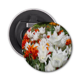 Abrebotellas Tulipanes blancos y jengibre en el jardín