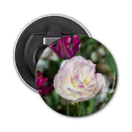 Abrebotellas Tulipanes rosa brillante en un día soleado