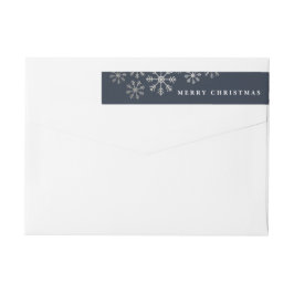 Abrigo dispersado de la nieve alrededor de la