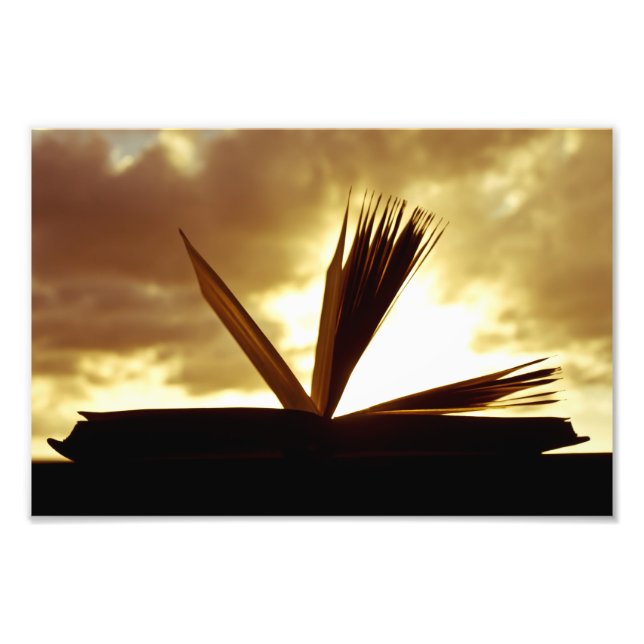Abrir el libro y la fotografía al atardecer (Frente)