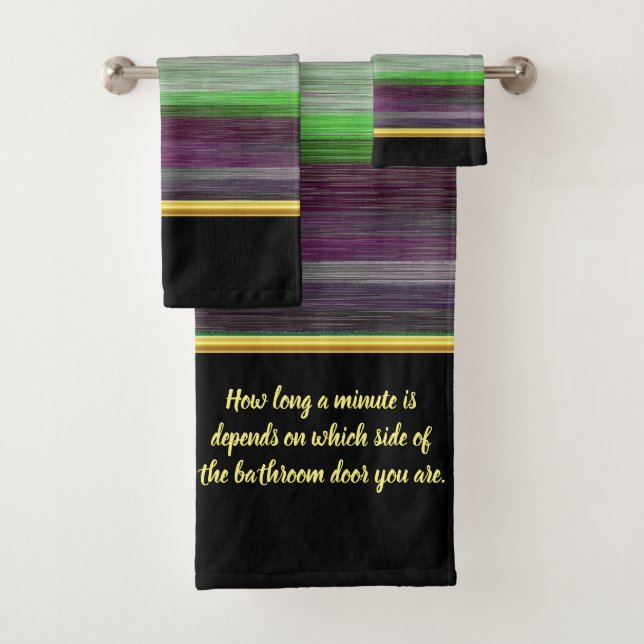 abstracto contemporáneo en un baño gris púrpura ve (In situ)