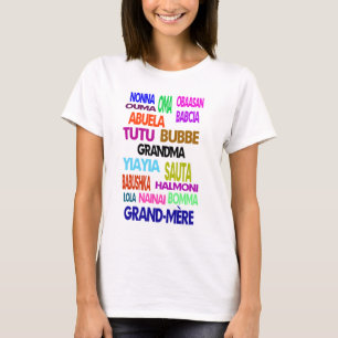 Abuela en camiseta de diferentes idiomas