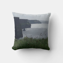 Acantilados de la almohada del irlandés de Moher
