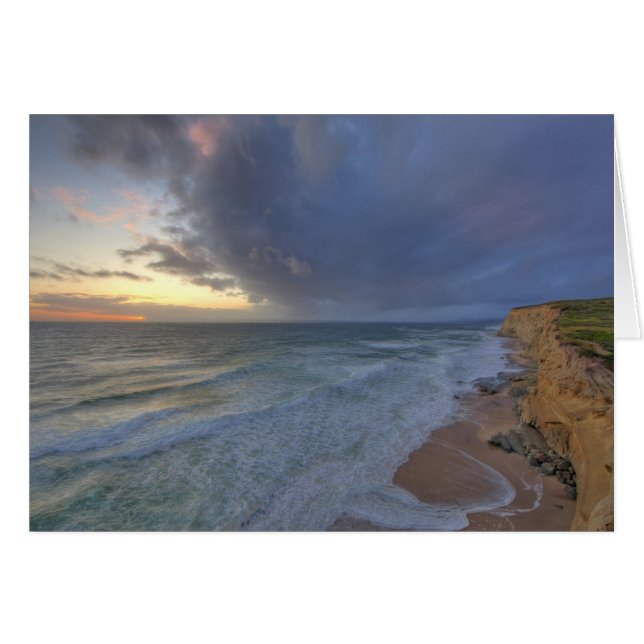 Acantilados marinos capturan días de luz en Pompon (Anverso (Horizontal))