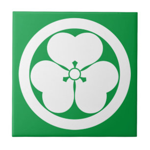 Acedera de madera en baldosa cerámica circular