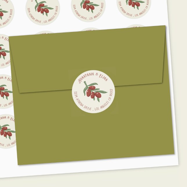 Aceitunas rojas en un Sello para sobres de sucursa (Elegant couple envelope seal with red olives on a branch .)