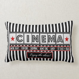 Acento del rojo de la almohada de la raya del cine