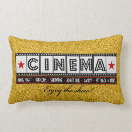 Acento del rojo de la almohada del cine del cine