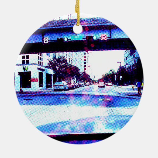 Acercándose al ornamento de la calle Hogan (Atrás)