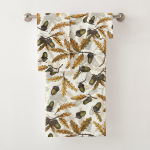 Acorns y hojas de roble en blanco roto