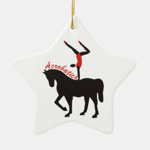 Acrobacias en ornamento personalizado a caballo