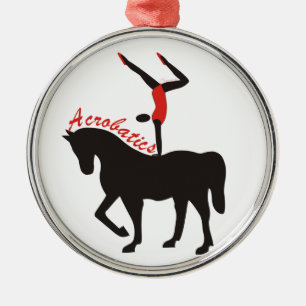 Acrobacias en ornamento personalizado a caballo