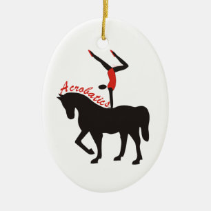 Acrobacias en ornamento personalizado a caballo