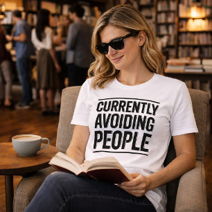 Actualmente Evitando a la Gente Camiseta de Tipogr