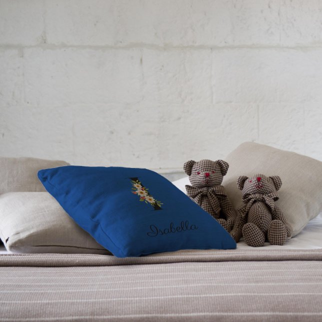 acuarela flor monograma almohada azul de lanzamien (Subido por el creador)