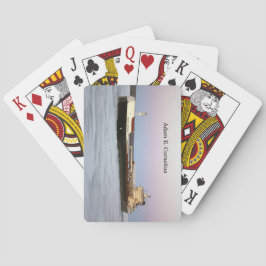 Adam E. Cornelius jugando cartas