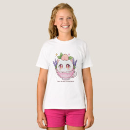 Adorable gato japonés de anime en una camiseta de 
