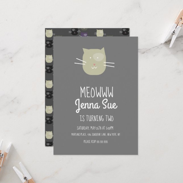 Adorable invitación de gatos gris de fiesta de cum (Anverso/Reverso In Situ)