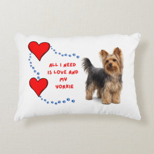 Adorable Yorkie Almohada de perro fotorrealista