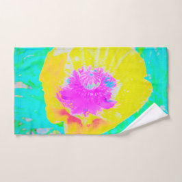 Adormidera amarilla con centro rosado caliente en 