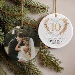 Adorno 10.º Boda Aniversario del Oro Corazones de Pareja<br><div class="desc">Ornamento de la Pareja de Corazones de Oro en 10 años de Boda</div>