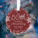Adorno 50.º aniversario Boda Copos de nieve rojo oscuro<br><div class="desc">Este elegante diseño de aniversario de bodas presenta un delicado borde de copos de nieve sobre un fondo rojo oscuro. La colección de productos de coordinación está disponible en nuestra tienda, zazzle.com/store/doodlelulu. Contáctenos si necesita este diseño aplicado a un producto específico para crear su propio elemento de coincidencia único! ¡Muchas...</div>