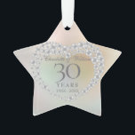 Adorno Aniversario de bodas de perla 30º<br><div class="desc">Con un hermoso corazón de perlas,  este elegante recuerdo del 30 aniversario de bodas se puede personalizar con su información especial de aniversario de perlas en un fondo de perlas. Diseñado por Thisisnotme©</div>