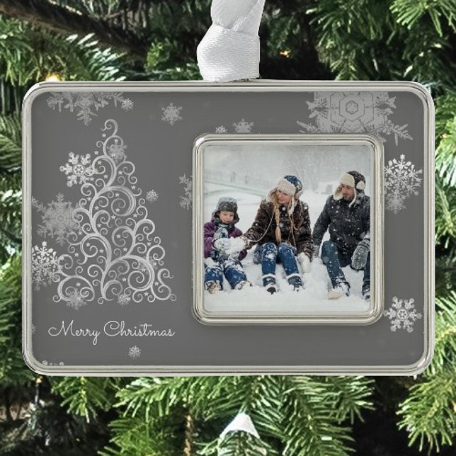 Adorno Árbol de Navidad plateado y copos de nieve (Silver Christmas Tree and Snowflakes Framed Ornament)