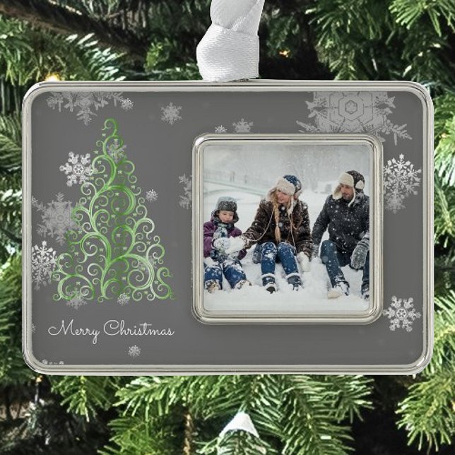 Adorno Árbol verde de Navidad y copos de nieve (Green Christmas Tree and Snowflakes Framed Ornament)