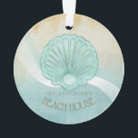 Adorno Beach House Clam Shell Aqua Blue ID623<br><div class="desc">Este diseño de adorno acrílico en los suaves colores del mar y la arena le permite añadir fácilmente su propio nombre y texto usando la plantilla proporcionada. La simple imagen de la concha de almejas sobre un fondo acuático angustiado se resalta con un acento ondulado en agua y blanco. Busque...</div>