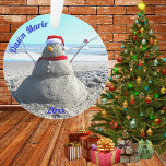 Adorno Beach Sand Santa "Snowman" de playa personalizada<br><div class="desc">Hacer de este muñeco de nieve Santa no era tan fácil como pensábamos,  ¡pero lo pasamos muy bien trabajando en ello! Personaliza fácilmente el texto.</div>