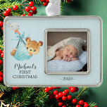 Adorno Bear de entrega especial primera foto de Navidad<br><div class="desc">Pequeño oso oso de parto especial bebé Niños Primer ornamento de Navidad. ...  Artículos coincidentes disponibles en nuestra tienda.</div>