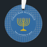 Adorno BENDICIONES DE CHANUKAH| Menorah| Hanukkah<br><div class="desc">Elegante Tekhelet Blue CHANUKAH BENDICIONES Arílico Ornamento con la falsa Estrella de plata de David en un patrón de baldosas en el fondo, y una falsa menorah de oro en el centro. El texto lee BENDICIONES DE CHANUKAH DE NUESTRA CASA A LA SUYA y es PERSONALIZABLE, así que puedes modificar...</div>