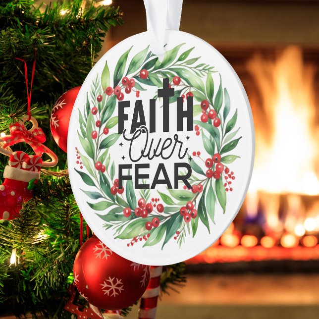 Adorno Biblia verde navidad versus tipografía negra (FAITH Over Fear, with Christmas Floral and Berry Designed Ornament)