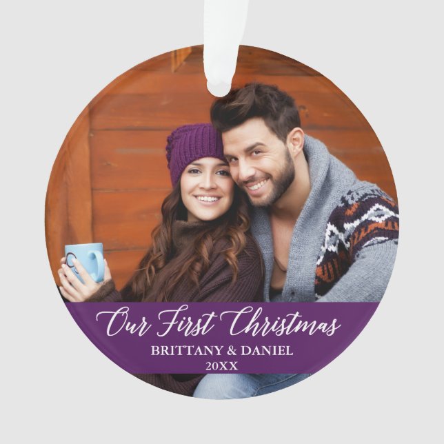 Adorno Caligrafía nuestra primera foto de Navidad morado (Anverso)