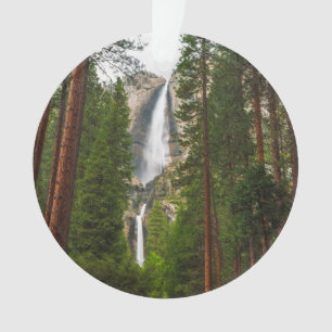 Adorno Cascada Yosemite a través del bosque