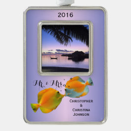 Adorno Con Marco El dulce del par besa pescados del coral de la