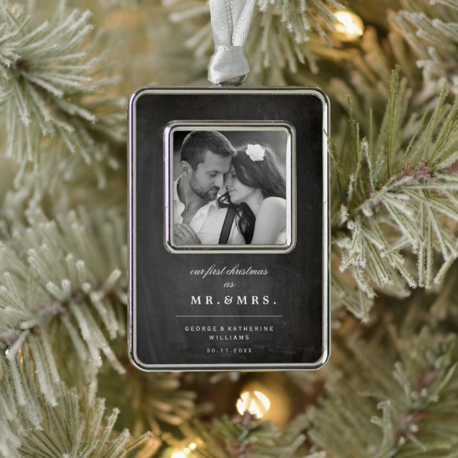 Adorno Con Marco Nuestra Primera Navidad Como Sr. Y Sra. Boda Foto (Árbol)