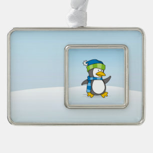 Adorno Con Marco Pingüino pequeño caminando sobre la nieve