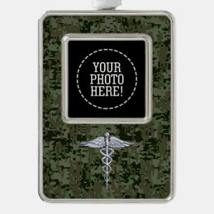 Adorno Con Marco Símbolo cromado de Caduceus en camuflaje verde