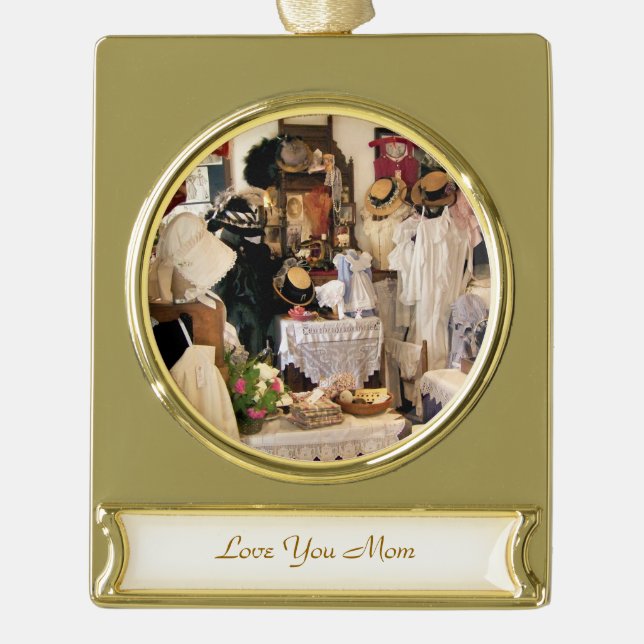 ADORNO CON RÓTULO DORADO INGLATERRA VICTORIANA (Anverso)