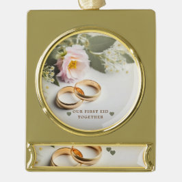 Adorno Con Rótulo Dorado Nuestro primer Ornamento de Banner de Eid Together